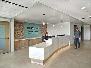 Pigott Mercy Cancer Center 155 220603 Lobby5 Reception ppl1