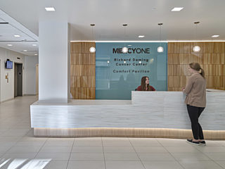 Pigott Mercy Cancer Center 215 220603 Main Lobby Reception1 ppl